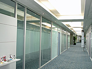 Korridor eines Büros im Gebäude Ruchstuckstrasse 19 + 21